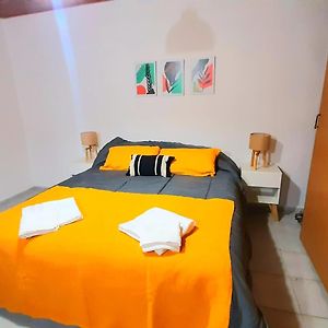 Casa Ideal Para Turistas En Mendoza, Ubicacion Perfecta, Patio Con Parrilla Y Parking Privado Gratis A 100 Mts